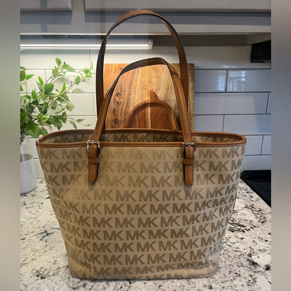 Michael Kors MK Signature Tote Shoulder Handbag Purse Tan Gold Jet Set - Picture 3 of 16